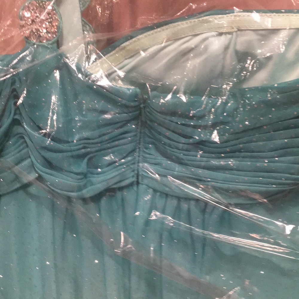 Gown / Evening Dress / Prom - NWT - Picture 4 of 6
